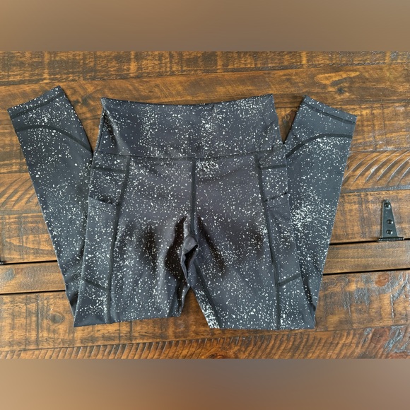 ZYIA Active Women's Black Reflective Pockets Tight Hi-Rise Leggings Size 4 - Picture 2 of 8